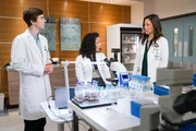 v.l.: Dr. Shaun Murphy (Freddie Highmore), Dr. Carly Lever (Jasika Nicole) und Dr. Audrey Lim (Christina Chang) v.l.: Dr. Shaun Murphy (Freddie Highmore), Dr. Carly Lever (Jasika Nicole) und Dr. Audrey Lim (Christina Chang)