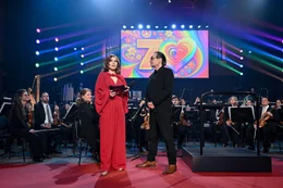Teresa Vogl mit Dirigent Christian Kolonovits.
