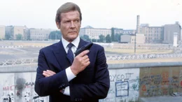 James Bond (Roger Moore)