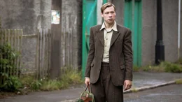 Trautmann (David Kross) entschlie&szlig;t sich, nicht in seine Heimat zur&uuml;ckzukehren.