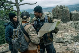 L - R: Morena Baccarin als Nina, Anthony Mackie als Will