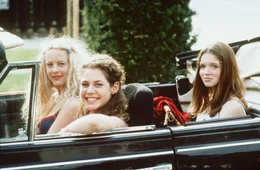 Inken (Diana Amft, l.), Victoria (Felicitas Woll, M.) und Lena (Karoline Herfurth, r.) plagt eine unendliche Qual: Sie wollen endlich wissen, wie sich ein echter Orgasmus anf&uuml;hlt. Doch die Jungen aus ihrer Klasse sind ihnen beim Erfahrungsaustausch keine Hilfe ...