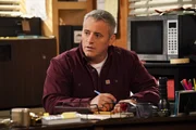 Adam Burns (Matt LeBlanc)