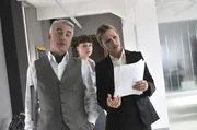 Wenn Maximilian (Christoph M. Ohrt, l.) schon mal im B&uuml;ro auftaucht, vertreibt er sich die Zeit gern mit Zimmer-Minigolf und &uuml;berl&auml;sst die Arbeit seiner Sekret&auml;rin Frau Neumann (Nadja Becker, M.) und der Gesch&auml;ftsf&uuml;hrerin Kirstin Ullrich (Nadeshda Brennicke, r.) ...