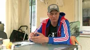 Elvis hat sich mit der Hilfe eines Fans einen Mini-Job ergattert