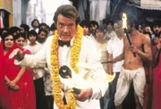 Roger Moore (James Bond).
