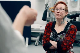 In Finnland ist man bereit, Arjas Handtransplantation zu wagen. &Uuml;ber sechs Jahre wird jeder Schritt minuti&ouml;s geplant &ndash; von der Operation bis zur Nachsorge.