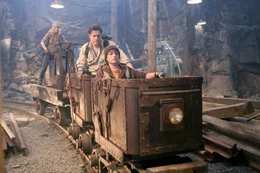 L- R: Anita Briem, Trevor Anderson (Brendan Fraser), Sean Anderson (Josh Hutcherson)