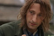 Eines Tages bringt Dorftrottel Noah Percy (Adrien Brody) das gesamte Dorf in einen schweren Gewissenskonflikt ...
