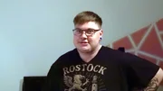Der 26-j&auml;hrige Damian kehrt nach einem zweiw&ouml;chigen Besuch bei seinem Partner Lukas in Marl in seine Heimatstadt Rostock zur&uuml;ck.