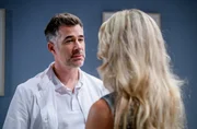 Yannik (Jo Weil) glaubt misstrauisch, dass Larissa (Anna Karolin Berger) versucht, Kilian falsche Erinnerungen einzureden. Yannik (Jo Weil) glaubt misstrauisch, dass Larissa (Anna Karolin Berger) versucht, Kilian falsche Erinnerungen einzureden.