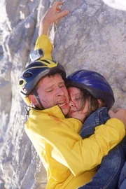 Jens (Tilmar Kuhn) und Vivian (Caroline Vasicek) sind in Bergnot geraten. Wird der Medicopter sie rechtzeitig finden?