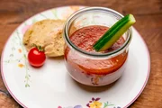 Gruß aus der Küche: Sommer-Gazpacho. Gruß aus der Küche: Sommer-Gazpacho.