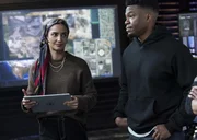 Special Agent Fatima Namazi (Medalion Rahimi, l.); Devin Rountree (Caleb Castille, r.)