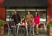 (4. Staffel) - Jeder hat so seine Macken. Auch Schmidt (Max Greenfield, l.), Coach (Damon Wayans Jr., 2.v.l.), Jess (Zooey Deschanel, 3.v.l.), Nick (Jake Johnson, 3.v.r.), Winston (Lamorne Morris, 2.v.r.) und Cece (Hannah Simone, r.) ...