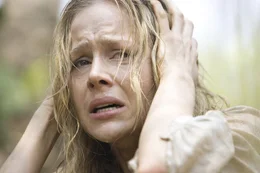 Sarah (Julie Benz)