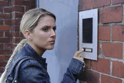Als sie Nina im Gefängnis besuchen möchte, erlebt Anna (Jeanette Biedermann) eine böse Überraschung. Als sie Nina im Gefängnis besuchen möchte, erlebt Anna (Jeanette Biedermann) eine böse Überraschung.