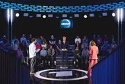 Moderatorin Jessy Wellmer und Moderator Louis Klamroth mit ihrem Gast: Markus S&ouml;der (M.)