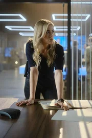 Melissa Roxburgh als Rebecca Henderson