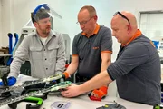 Ralf Herrmann (l.) mit den Testern Michael Cronj&auml;ger und Darius Piontek