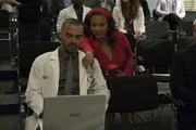 Jackson (Jesse Williams, l.) erfährt einige schockierende Details über seine Familie, die seine Mutter Catherine (Debbie Allen, r.) lange geheim gehalten hat ... Jackson (Jesse Williams, l.) erfährt einige schockierende Details über seine Familie, die seine Mutter Catherine (Debbie Allen, r.) lange geheim gehalten hat ...