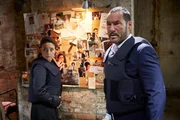 Simone (Tatjana Clasing) und Richard (Silvan-Pierre Leirich) realisieren, dass sie zu spät gekommen sind: Rafael hat seine Geiseln in ein neues Versteck gebracht... Simone (Tatjana Clasing) und Richard (Silvan-Pierre Leirich) realisieren, dass sie zu spät gekommen sind: Rafael hat seine Geiseln in ein neues Versteck gebracht...