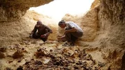 Arch&auml;ologen untersuchen vergangene menschliche Aktivit&auml;ten durch Ausgrabungen.