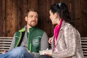 Charly (Nils Kreutinger) bittet Tina (Anita Eichhorn), ihn seine Angelegenheiten zuk&uuml;nftig alleine regeln zu lassen.
