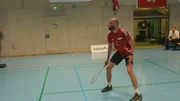 Leistungssportler Julian gibt auf dem Badmintonfeld alles. Er tritt gegen andere Spieler an, die ebenfalls mit Spenderorganen leben.