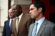 Ein neuer Fall besch&auml;ftigt Will (Thom Barry, M.), Scott (Danny Pino, r.) und John (John Finn, l.) ...