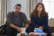 W&auml;hrend Billy (Laz Alonso, l.) und Meredith an ihrer Beziehung schustern, geht Laura (Debra Messing, r.) in ihren Ermittlungen einer "M&auml;nnerrechtsgruppe" nach, die des Mordes verd&auml;chtigt werden ...
