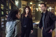 Christopher LaSalle (Lucas Black, r.) ermittelt mit seinen Kolleginnen Sonja Percy (Shalita Grant, l.) und Tammy Gregorio (Vanessa Ferlito, M.) im Fall einer verschwundenen Kongressangestellten und hat auch privat mit Problemen zu k&auml;mpfen ...