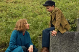 Rosie (Scarlett Johansson, l.); Jojo (Roman Griffin Davis, r.)