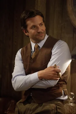 Holzbaron George Pemberton (Bradley Cooper) ahnt nicht, dass er einen hohen Preis f&uuml;r seine Liebe zu Serena bezahlen muss ...
