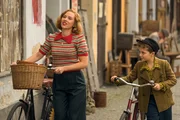 Rosie (Scarlett Johansson, l.); Jojo (Roman Griffin Davis, r.)