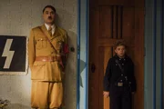 Adolf (Taika Waititi, l.); Jojo (Roman Griffin Davis, r.)