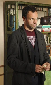 Sherlock (Jonny Lee Miller) und Watson beraten die Polizei bei einem Fall von Kindesentf&uuml;hrung, der Verbindungen zu einem Serienm&ouml;rder aufweist ...