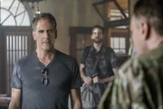 Pride (Scott Bakula) wurde persönlich angefordert, um bei einer geheimen Operation in Südamerika einem ehemaligen Kollegen zu helfen ... Pride (Scott Bakula) wurde persönlich angefordert, um bei einer geheimen Operation in Südamerika einem ehemaligen Kollegen zu helfen ...