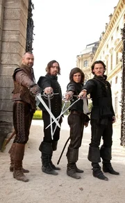 Einer f&uuml;r alle, alle f&uuml;r einen: (v.l.n.r.) Porthos (Ray Stevenson), Athos (Matthew MacFadyen), D'Artagnan (Logan Lerman) und Aramis (Luke Evans) ...