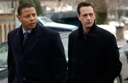 Detective Fowler (Josh Charles, r.) und Lt. Green (Terrence Howard, l.) m&uuml;ssen sich mit vier entfesselten Br&uuml;dern herumschlagen, die Selbstjustiz aus&uuml;ben ...