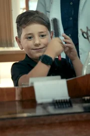 Heute fehlt dem Friseursalon der Nachwuchs. Nur Armen Grigoryan ist noch voller Hoffnung, dass sein Sohn Narek eines Tages das Erbe antritt.