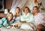 We are Family: Hilde (Ruth Maria Kubitschek, Mitte) und ihre T&ouml;chter Regina (Marita Marschall, 2.v.li.), Susanne (Susanna Simon, re.) und Anja (Tina Ruland, li.).