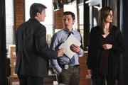 Der Fall wird immer mysteri&ouml;ser: Richard Castle (Nathan Fillion, l.), Kevin Ryan (Seamus Dever, M.) und Kate Beckett (Stana Katic, r.) wissen nicht mehr, was sie noch glauben sollen ...