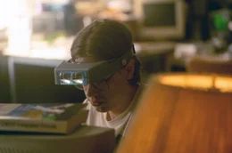 In der amateurhaften Anfangszeit von "Research in Motion", der Firma von Mike Lazaridis und Douglas Fregin, wird flei&szlig;ig am ersten Smartphone der Welt get&uuml;ftelt.