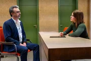In dieser Folge von "XY Spuren des Verbrechens" betrachtet Helene Reiner das Thema Femizide aus unterschiedlichen Blickwinkeln - auch mit Richter Dr. Laurent Lafleur.