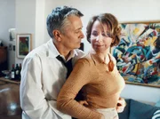 In den Armen von Alfred (Henry Hübchen) ist Margit (Bettina Kupfer) eine liebenswerte, unscheinbare Frau, doch in ihr schlummert etwas, das niemand in ihr vermutet. In den Armen von Alfred (Henry Hübchen) ist Margit (Bettina Kupfer) eine liebenswerte, unscheinbare Frau, doch in ihr schlummert etwas, das niemand in ihr vermutet.