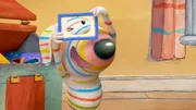 Dylan hat mal wieder etwas aus seiner Spielkiste gekramt. Ein kleiner Rahmen dient ihm beim heutigen Spiel als Fotoapparat.