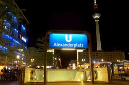 Wo Menschen rastlos unterwegs sind und die Stadt im ewigen Wandel ist, entsteht in den 1920er Jahren Alfred D&ouml;blins Roman &bdquo;Berlin Alexanderplatz&ldquo;.