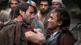 Clavius (Joseph Fiennes, li.) warnt Lucius (Tom Felton)