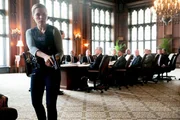Chicago P.D. Staffel 2 Folge 22 Ein Mann droht, die Gesch&auml;ftsleitung zu ermorden: Sophia Bush als Erin Lindsay (vorne)